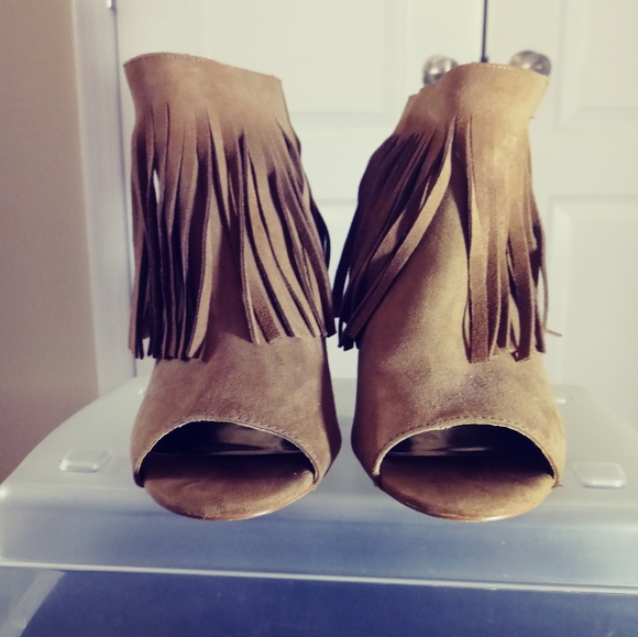 Carlos Santa Women's Tan / Cream Ankle Booties - Picture 1 of 11